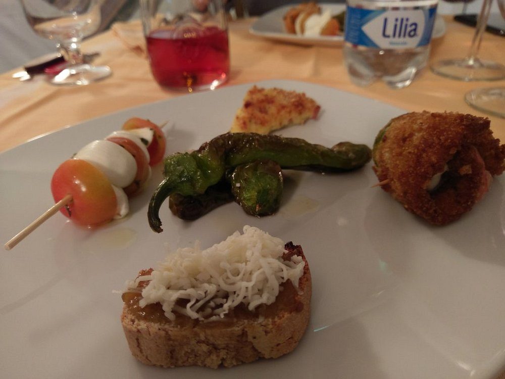 Antipasti della cucina pugliese serviti al ristorante